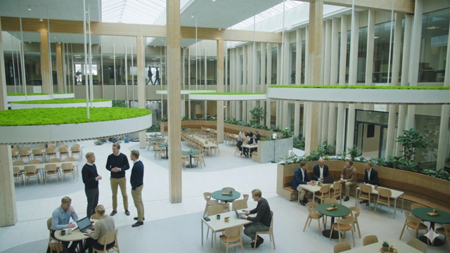 Renovering af kontorbygning på Ejby Industrivej med moderne arkitektur og store lysindfald.