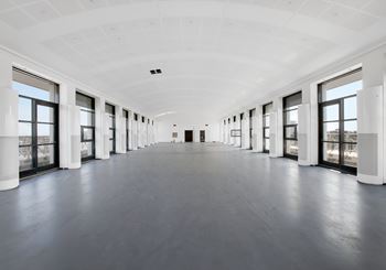 Moderne industrielt kontor med udsigt over Amager St