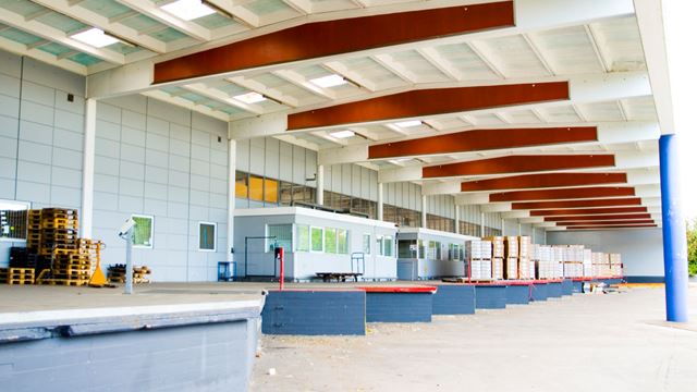 Erhvervsejendom til logistik og produktion på Abildager 8-14 i Brøndby med kontor og lager.