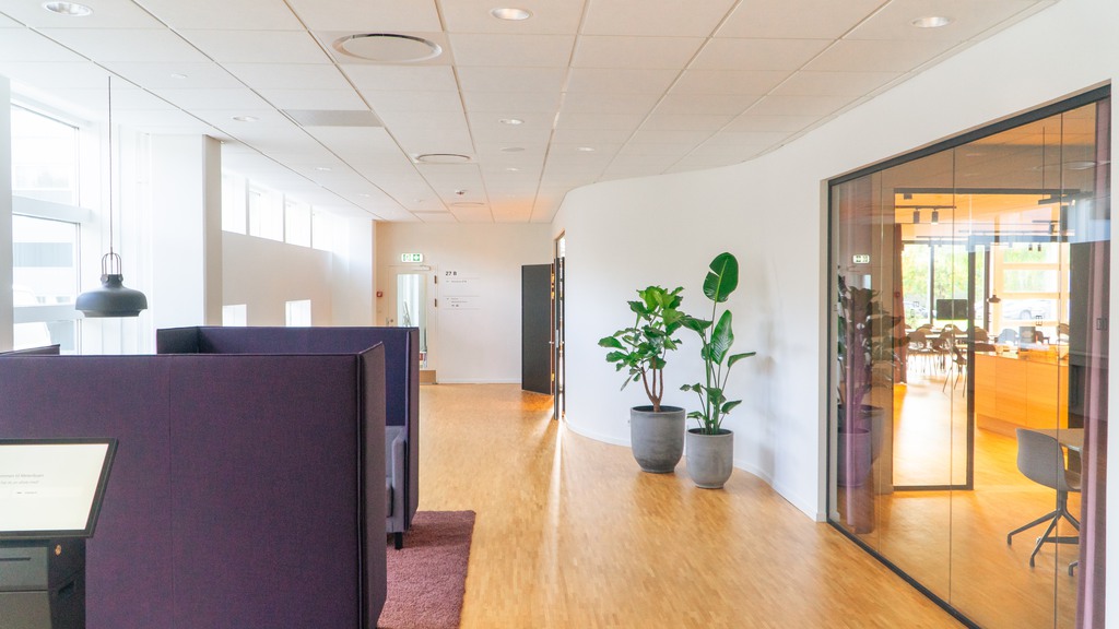 Lyse lejemål med adgang til kantine og fitness