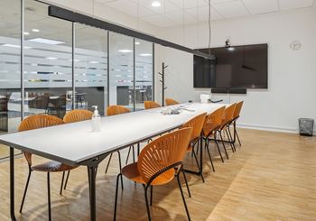 Lyst og indbydende kontor klods op af ny letbane