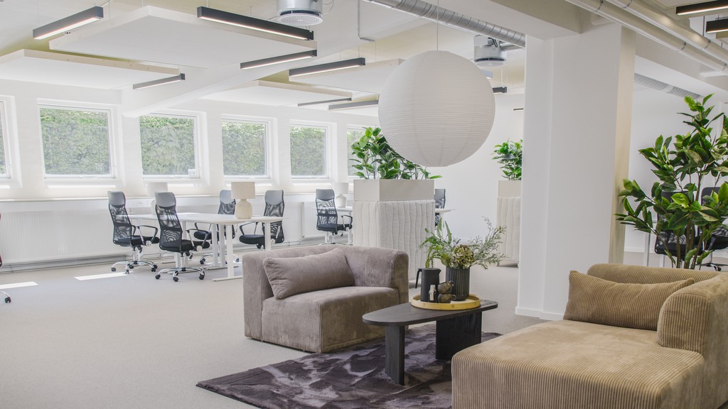 Nyrenoveret multibrugerhus med gode adgangsforhold