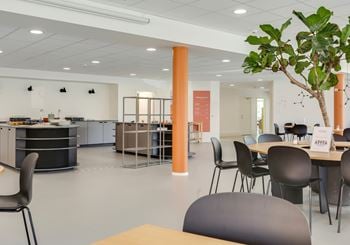 Lyse og moderne kontorer i hjertet af Lautrupparken