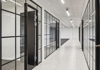 Moderne åbent kontor centralt i Høje Taastrup