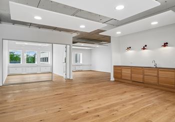 Moderne kontorhus midt i erhvervskvarteret i Ballerup