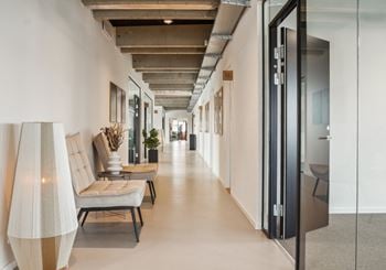 Let lager tæt ved motorvej