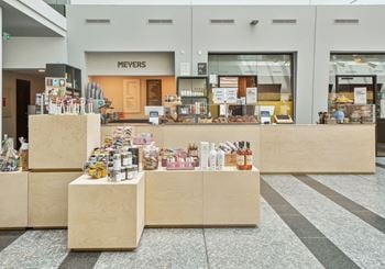 Kontor tæt på alt – by, strand og lufthavn